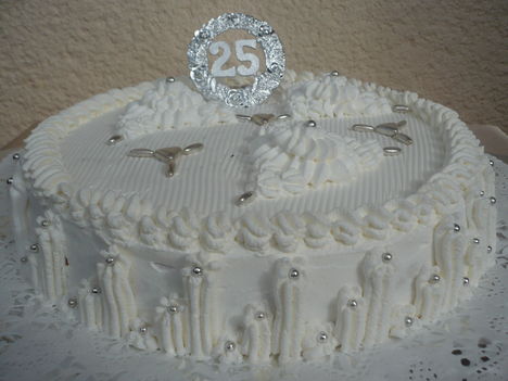 Kerek torta évfordulóra