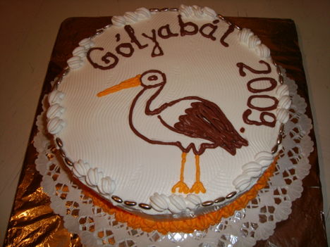 Kerek torta gólya bálra