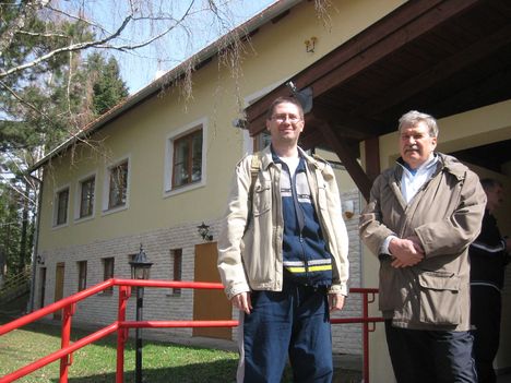 Zala_ 031_Bázakerettye_A művház előtt