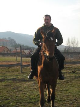 Én is lovagolok Cseszneken