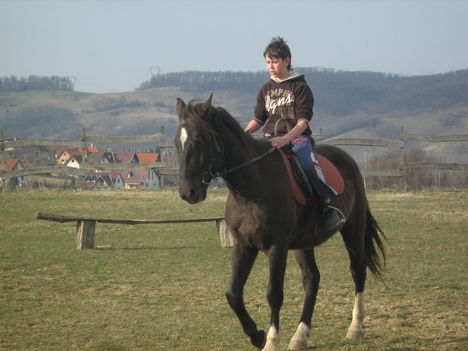 Zozó lovagol Cseszneken