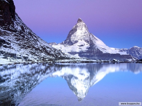 A_Matterhorn_tükörképe_a_Riffelsee-tóban