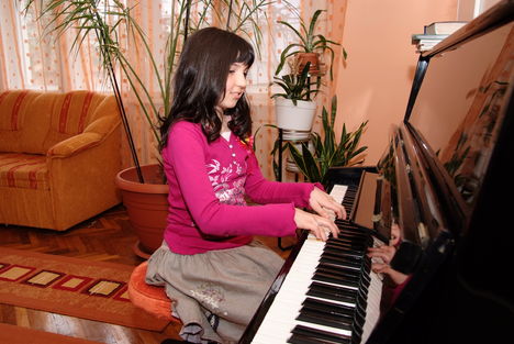zongorázom