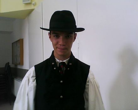 kristóf, de ő nem az o.társam