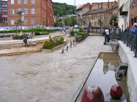 A teraszon lévő víz.