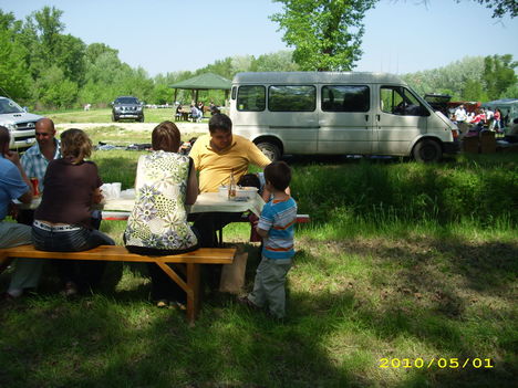 2010 képei 086Csabi és a család