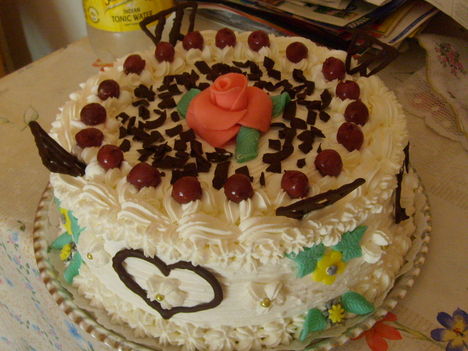 8 éves kis lány szülinapi tortája,Fekete-erdő torta