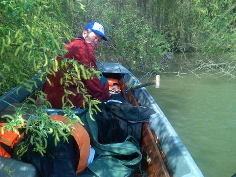 Tisza folyón forgóban kikötés