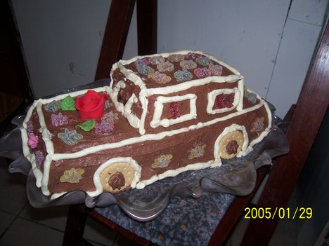 autó  torta