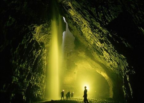 Barlang fényárban