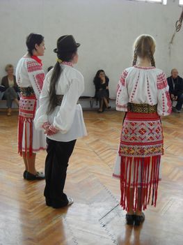 iskolai román énekcsoport
