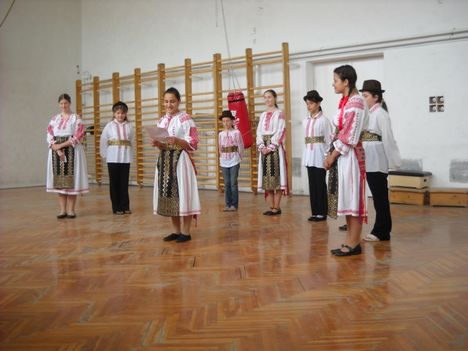 iskolai román énekcsoport 