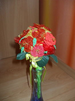 piros rózsa csokor.