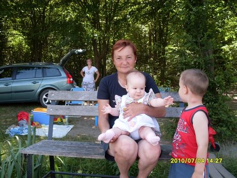 Pihen a család a széki tavon!