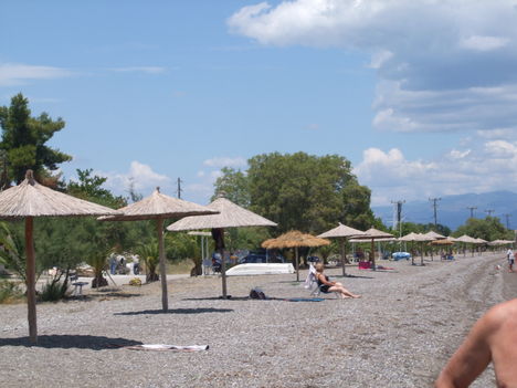 Agios Konstantinos mellett