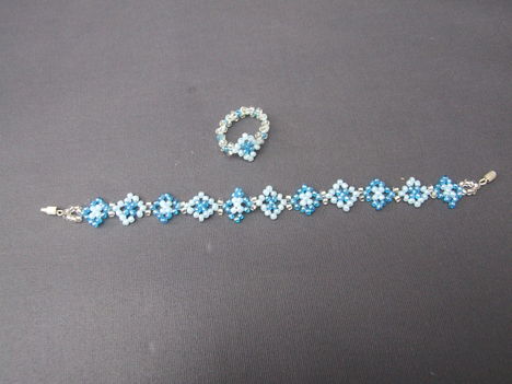 egyszerű kék karkötő + gyűrű