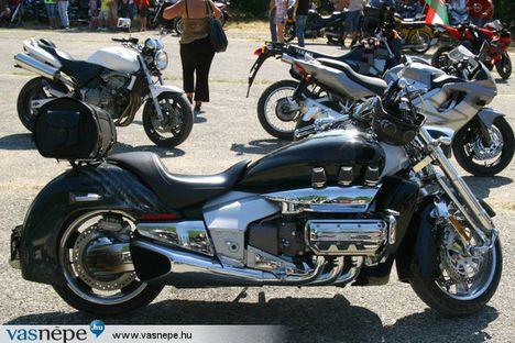 13211_70_fekete_sas_atom_ndiesel choopper2