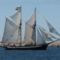 1250085402_thumb_800px-ATENE_im_Fjord_unter_Segeln