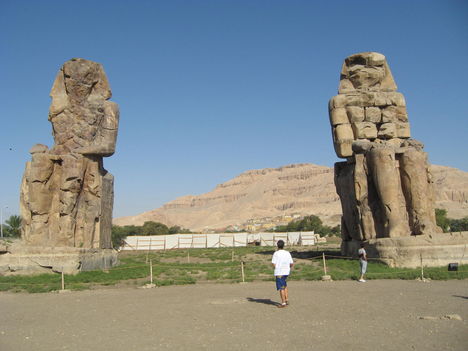 Memnon kolosszusok