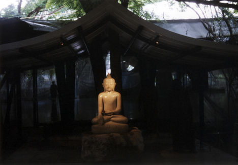 Pune, Buddha-csarnok bejárata