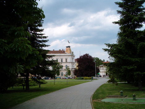 Sétány a Széchényi szoborhoz...