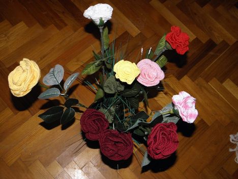 rózsák vázában