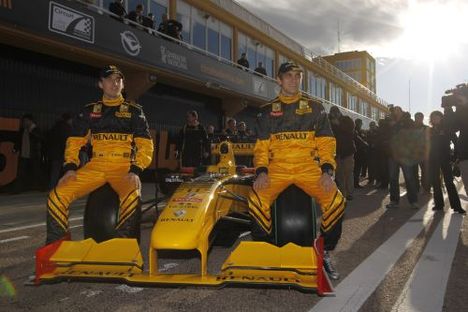 renault-f1-drivers-car
