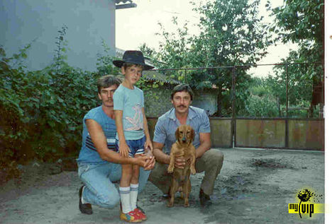 33 évesen én Mogyoró kutyámmal, Laci öcsém pedig Balázzsal