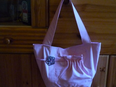 rózsaszín táska 