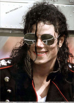 CUUUTEEE-michael-jackson-11832776-575-799
