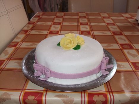 Erzsébet névnapra készült torta