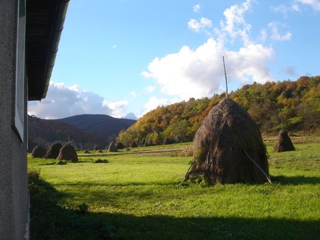 Béli hg. Ursesti-turistaházbÓl októberben
