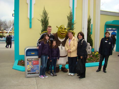 Movie park-ban(Németország) lányommal,vejemmel és unókáimmal
