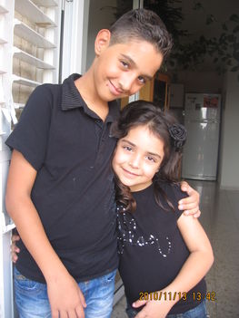 A 2 israeli unokam 11 es 6 evesek