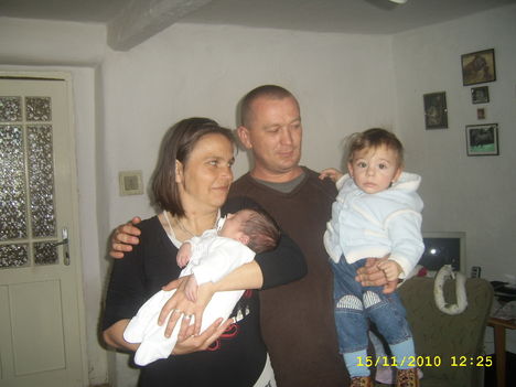 Sanyi fiam & a felesége &Zsoltika & Levente