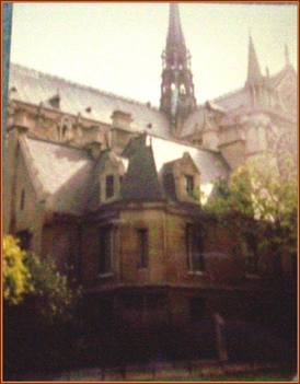 12. Franciaország - a Notre Dame épületének hátsó része