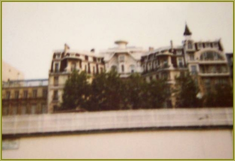 23. Franciaország - Párizs, távlati kép a Louvre épületcsoportjáról